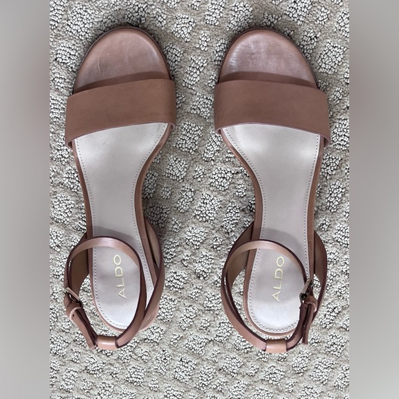 Aldo sandlals, think size 7.5, worn once - Picture 2 of 3
